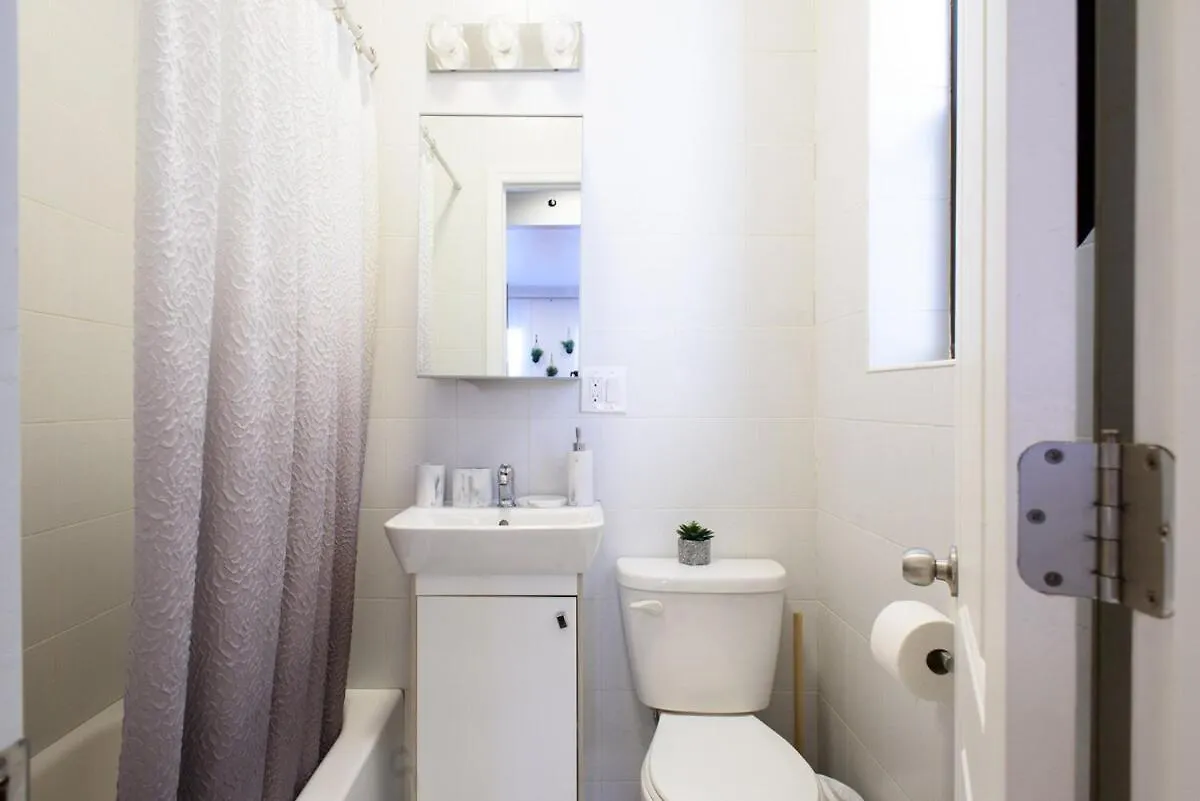 Апартаменты 83-3Fw Ues Central Park Newly Furnished Xl Studio Нью-Йорк