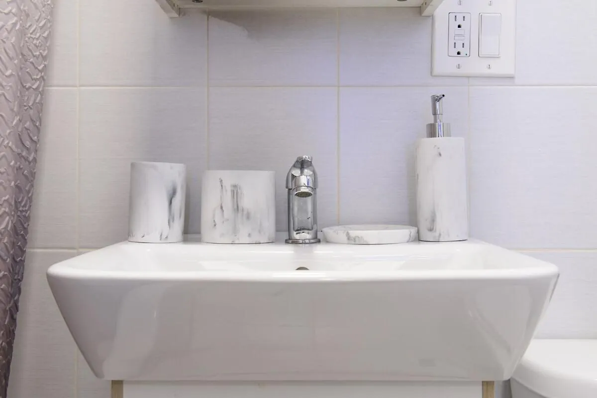 83-3Fw Ues Central Park Newly Furnished Xl Studio ニューヨーク